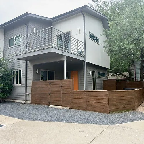 502 W 51st St #D Photo 1