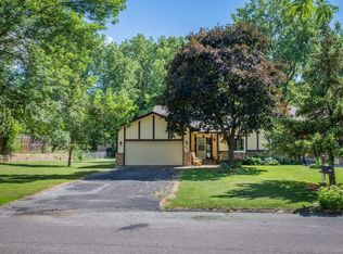 9025 23rd Ave N, Golden Valley, MN 55427