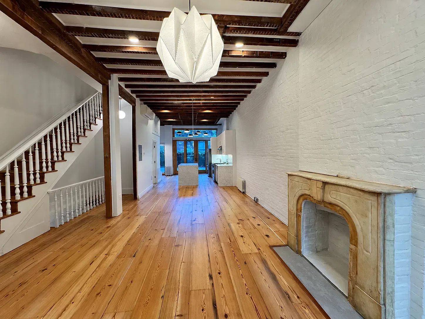 160 Hall Street — Photo 2