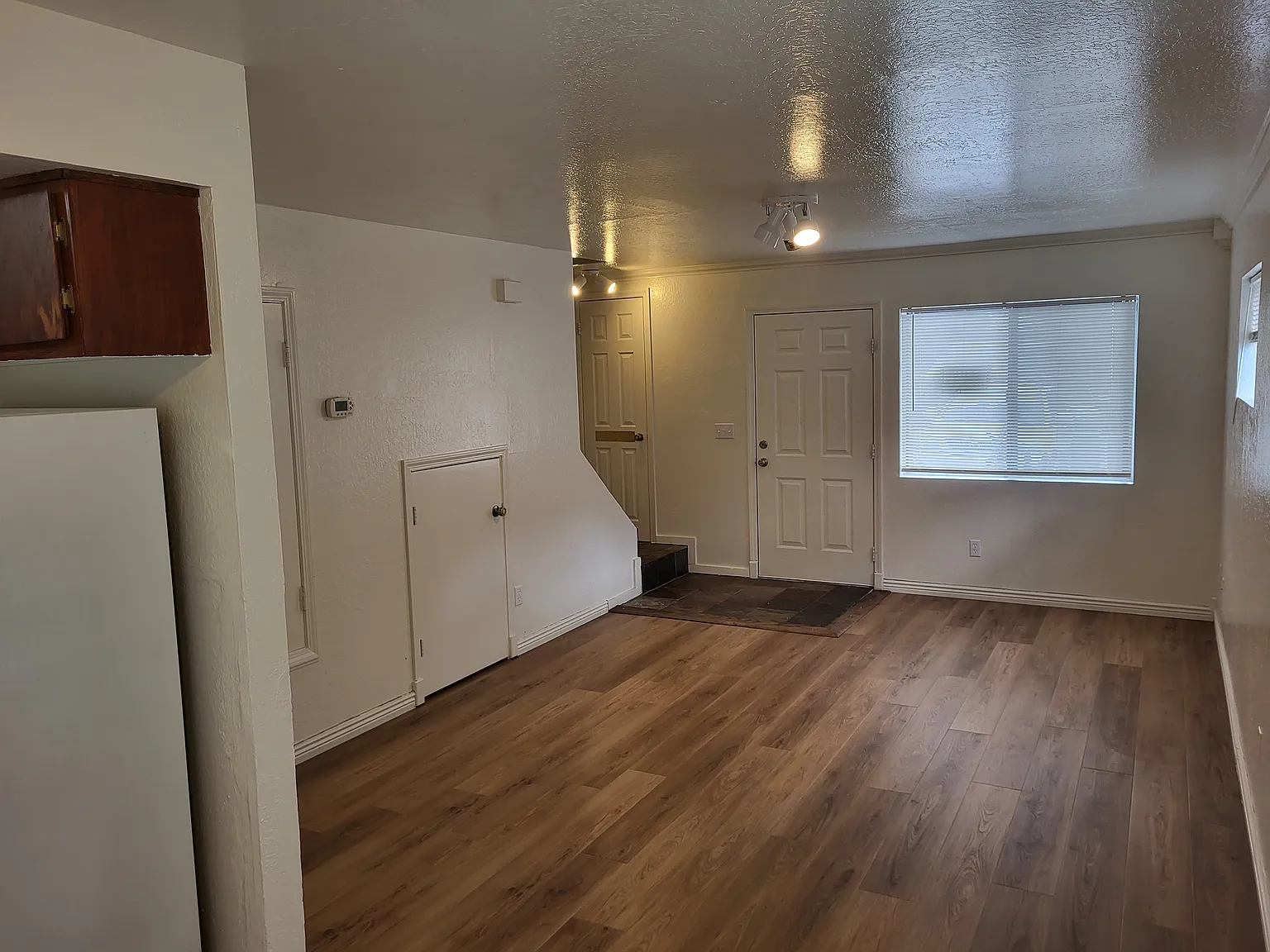 2 bed, 942 sqft, $1,900 — Photo 3
