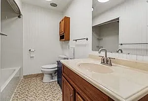 350 Hollywood Dr — Photo 15