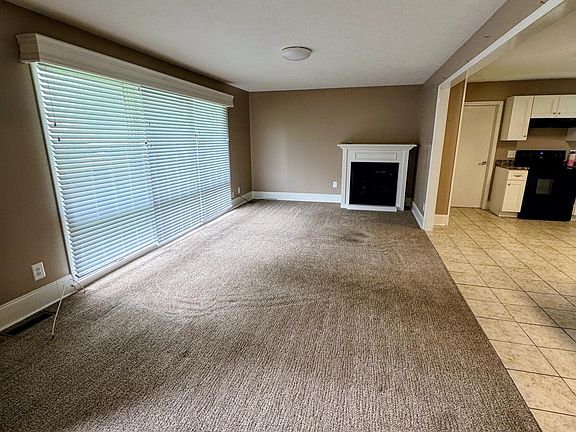 2nd image of 1728 Sycamore Dr