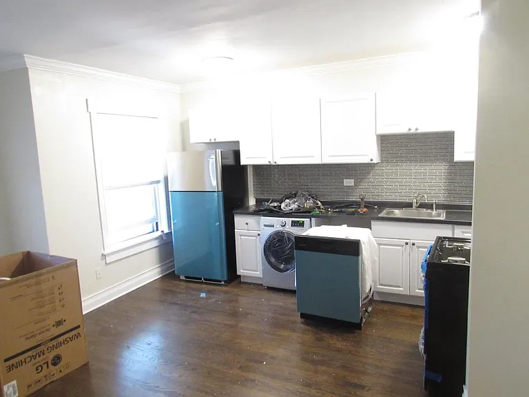 2129 N Dayton St #101 — Photo 3