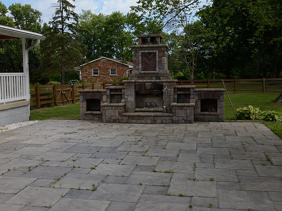 Patio w/fireplace