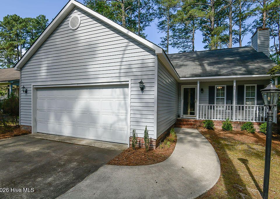 1st image of 2545 Longleaf Drive SW