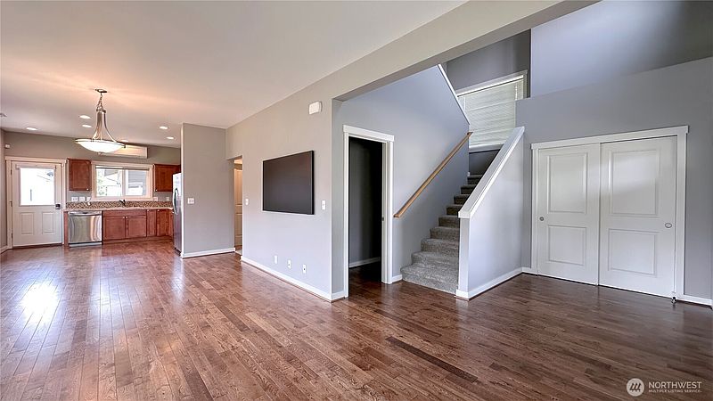 3rd image of 490 Reserve Way