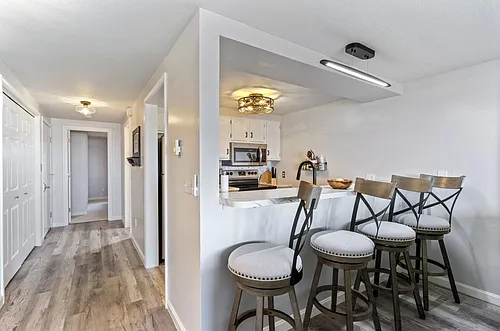 105 E Grand Ave #7 Photo 1