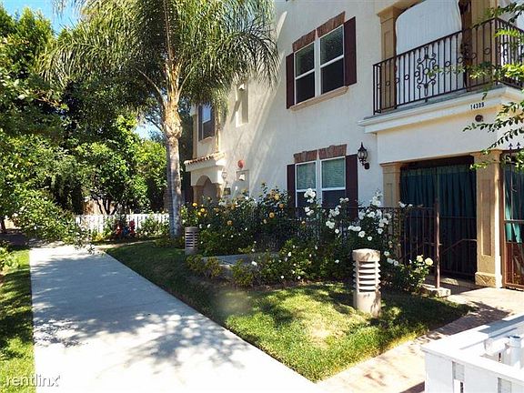 4th image of 14309 Burbank Blvd #201