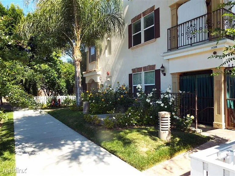 14309 Burbank Blvd #102 — Photo 8