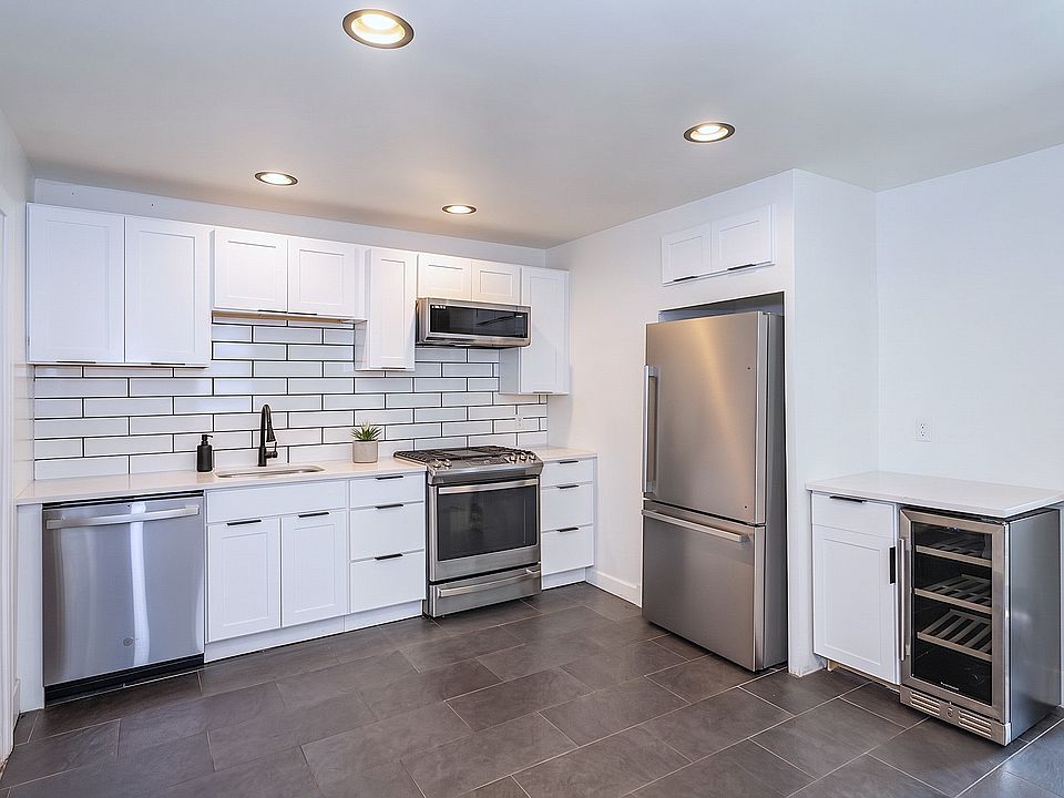 1st image of 526 E 5th St