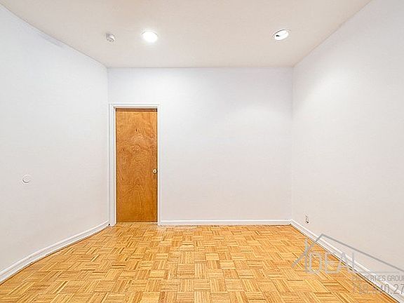 5th image of 198A 29th St #Hse