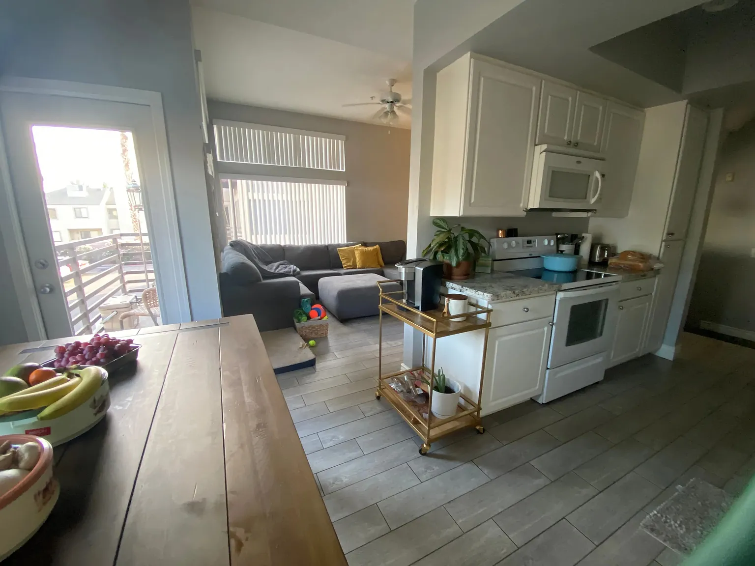 3 bed, 1296 sqft, $2,500 — Photo 4