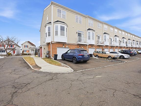 2nd image of 275 Custer Ave APT 236