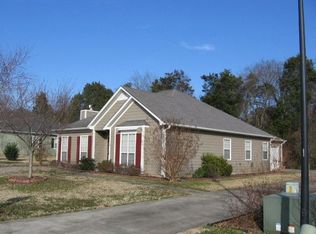 8368 Cahaba Crossing Cir, Leeds, AL 35094