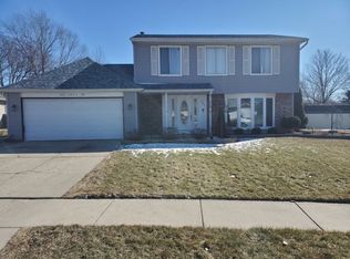 865 Case Dr, Roselle, IL 60172
