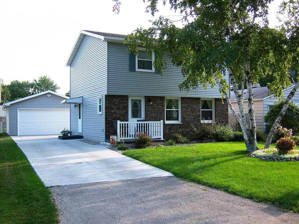 Beautiful 2 yr. old home!