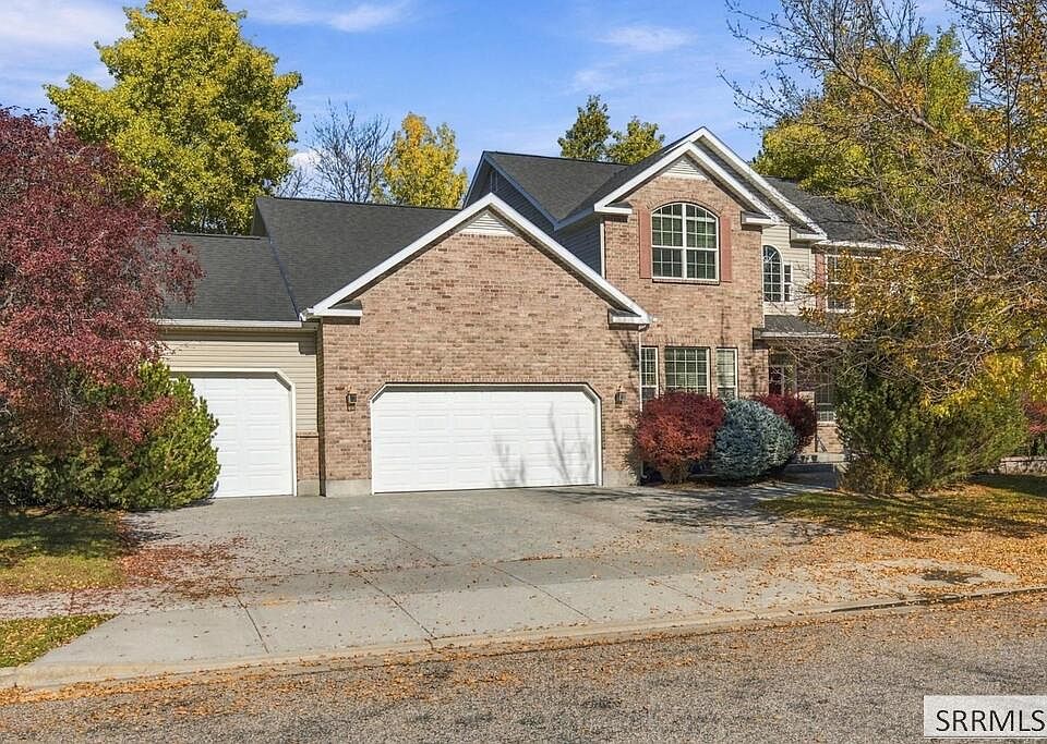 1st image of 166 Woodhaven Ln