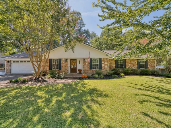 608 Berkshire Dr, Longview, TX 75605