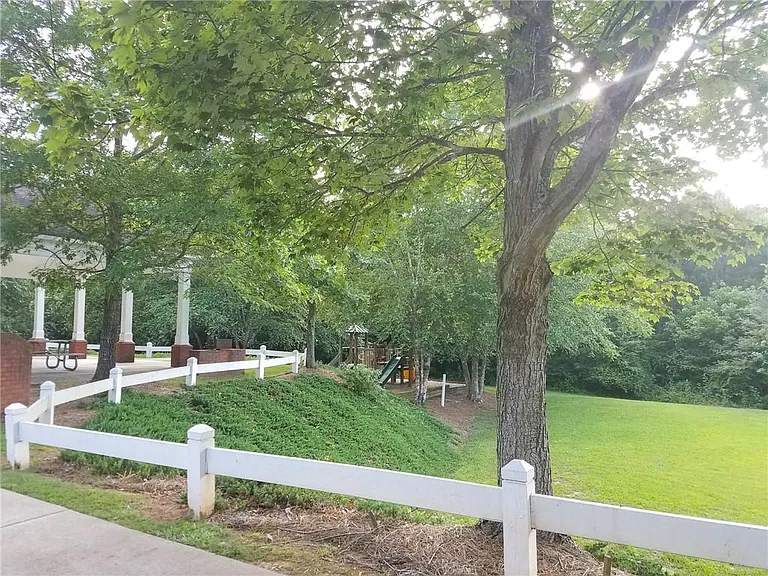 2680 Hampton Park Dr — Photo 15