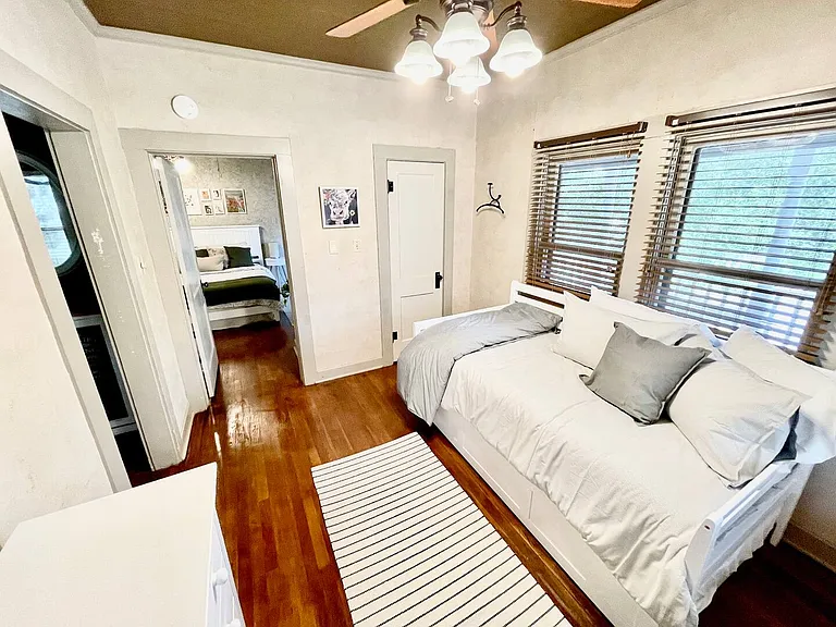 412 W Milam St — Photo 15