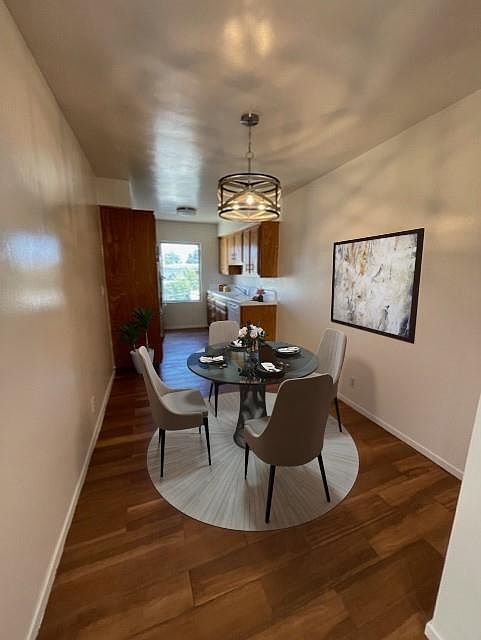 breakfast room