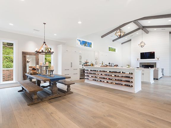 5th image of 2869 Calbourne Ln