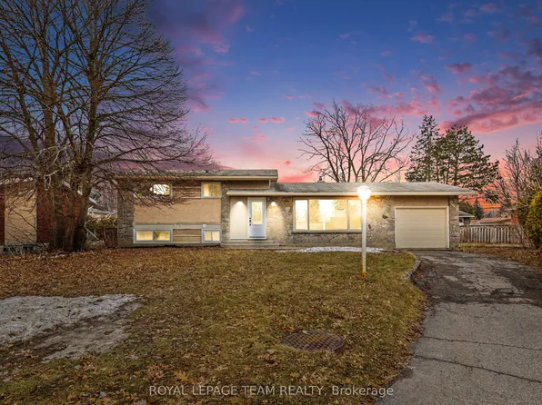 9 Greenwich Ave, Ottawa, ON K2E 5E7