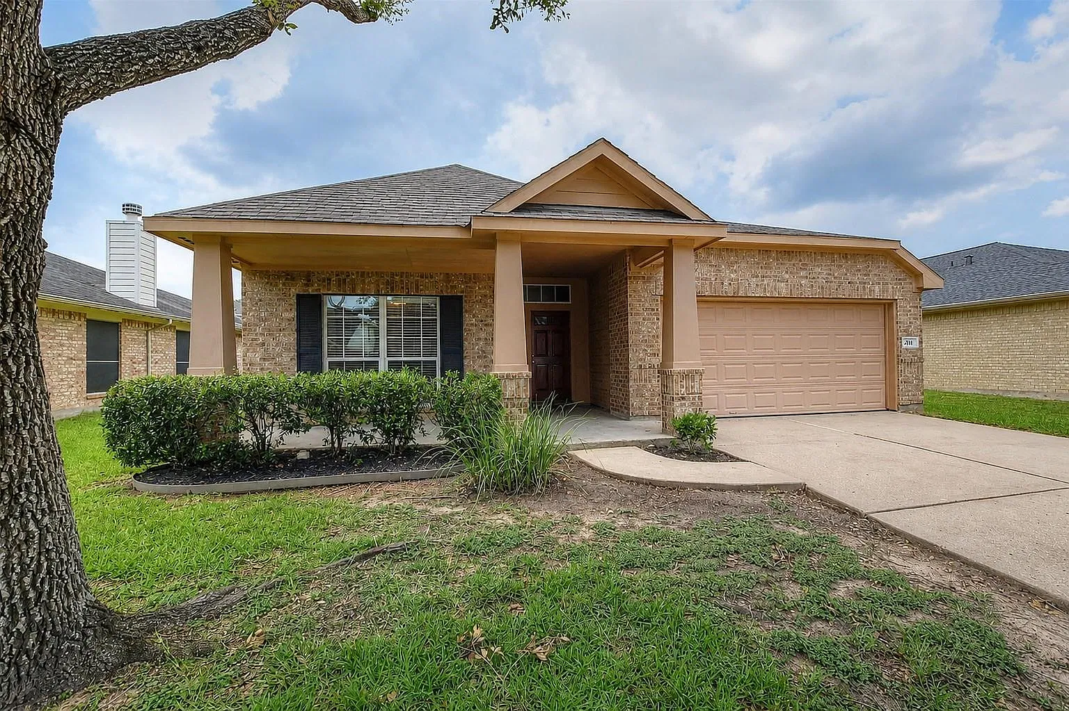 3 bed, 2.0 bath, 1635 sqft, $2,300 — Photo 2