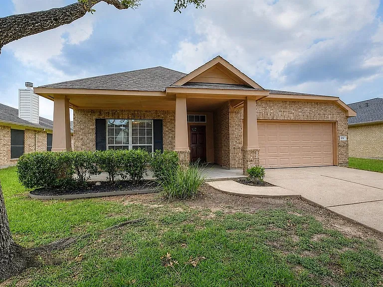 4711 Buescher Ct — Photo 2