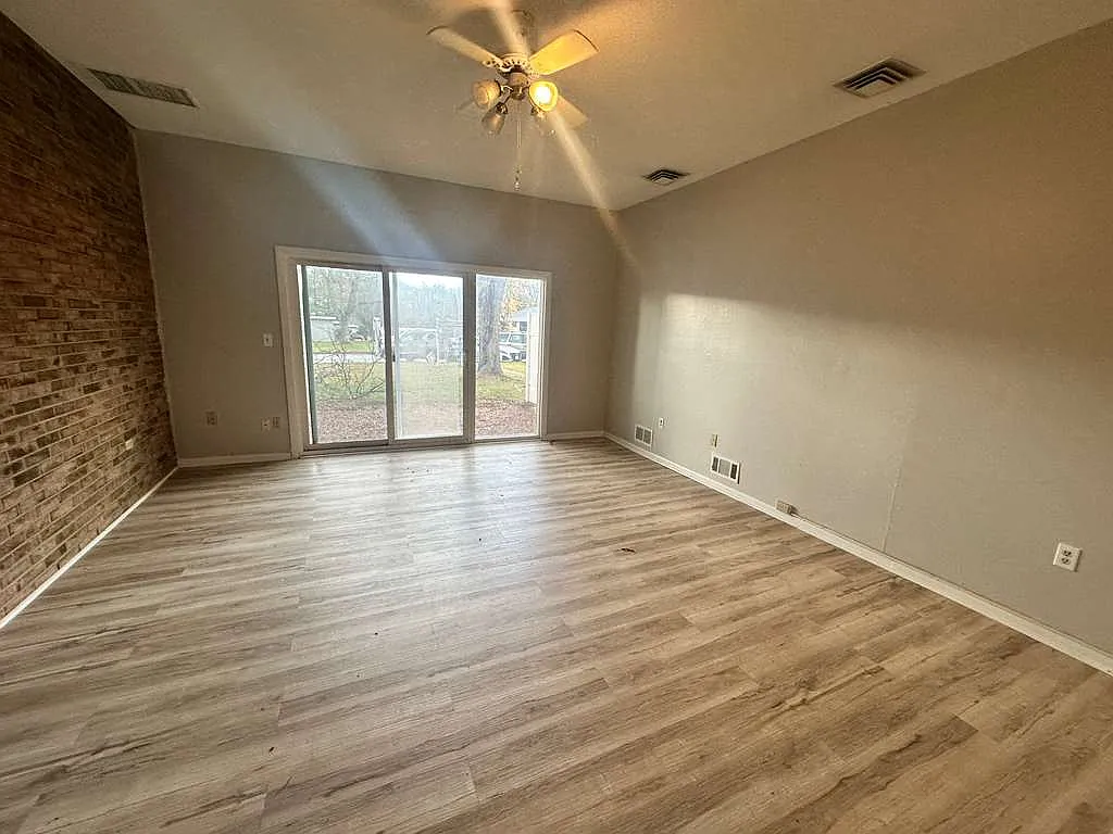 2 bed, 1.5 bath, $2,000 — Photo 3