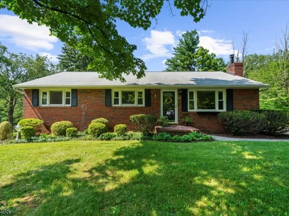 27 Greenwood Pl, Raritan Twp., NJ 08822