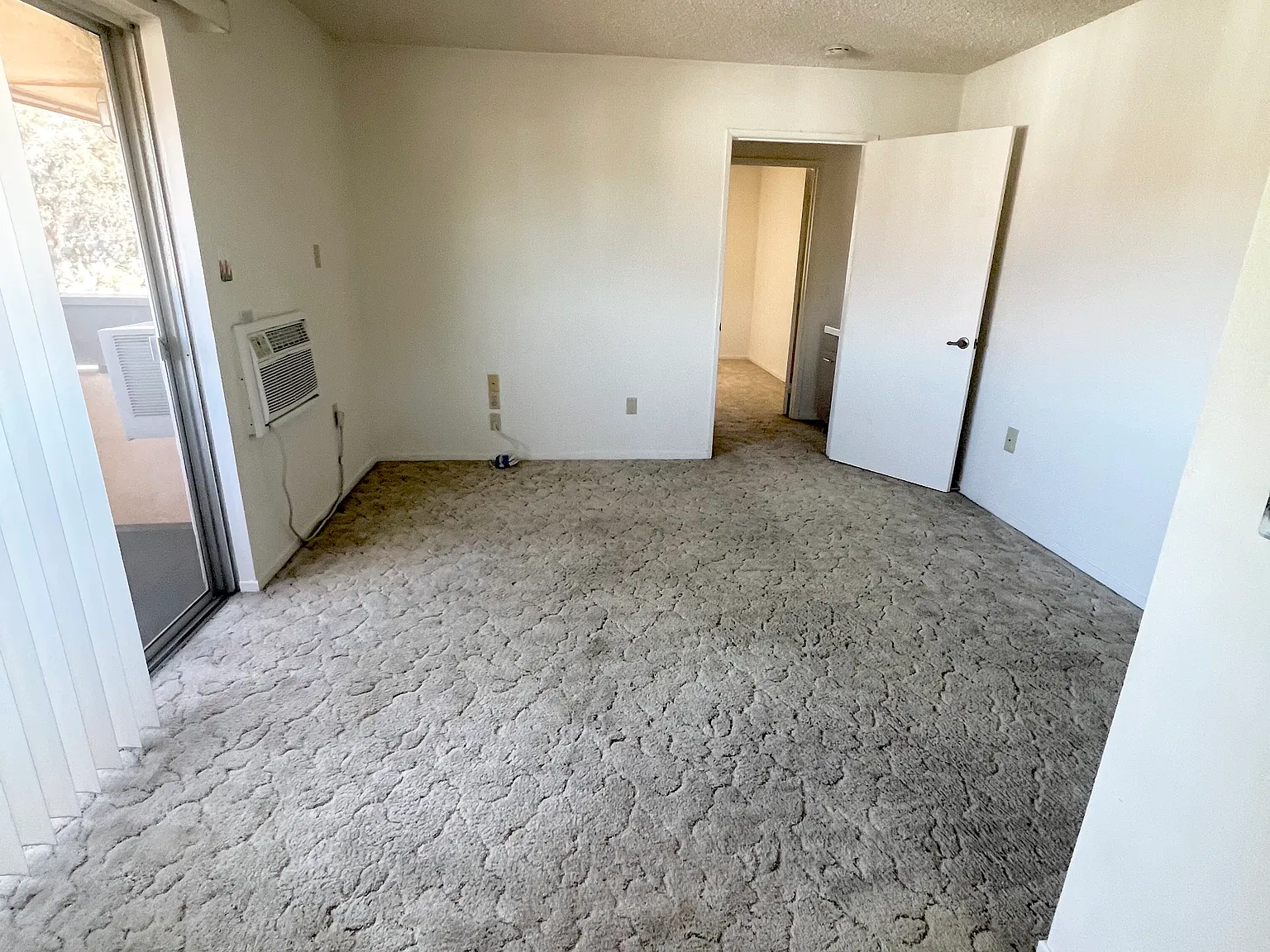 1580 Yosemite Ave — Photo 2