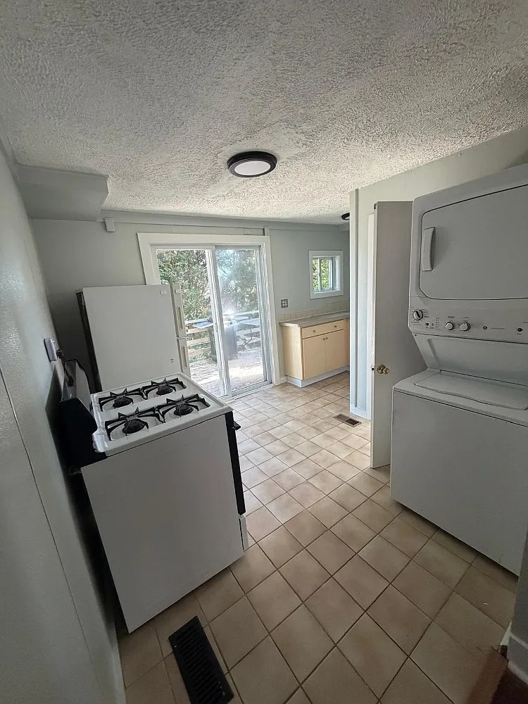 1 bed, 900 sqft, $1,550 — Photo 4