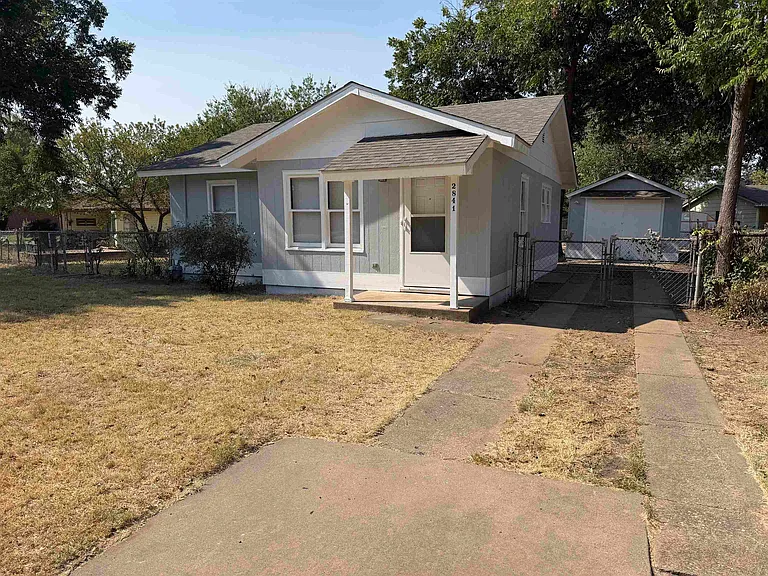 2841 Featherston Ave — Photo 1