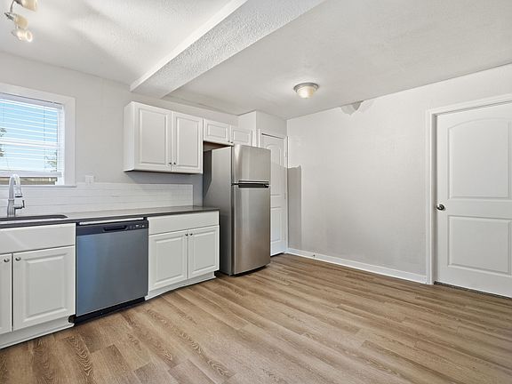 5th image of 403 E Standifer St