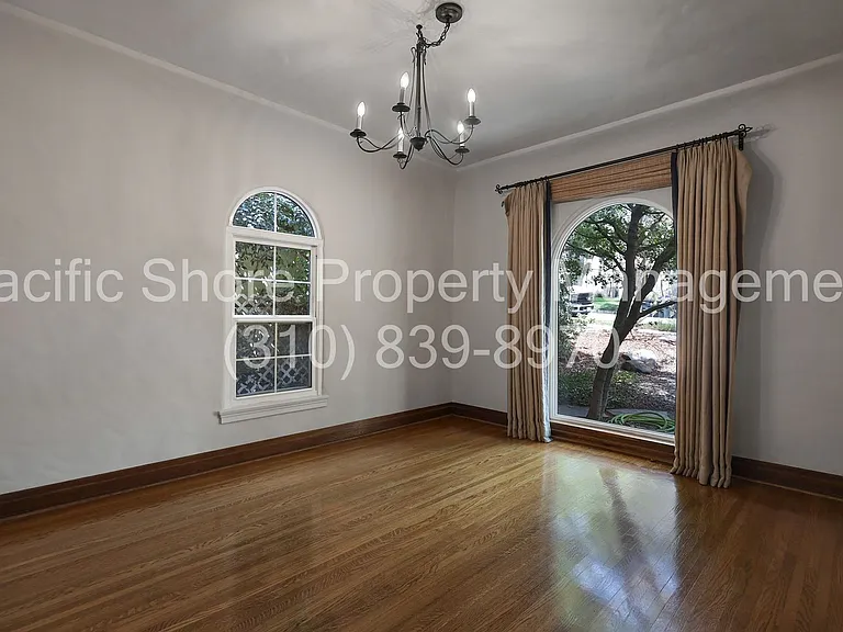 1229 Geneva St — Photo 8