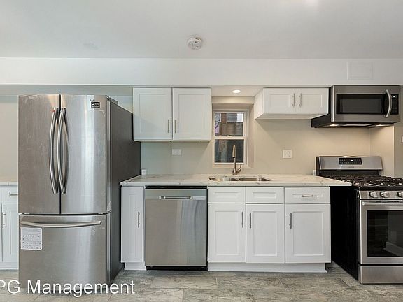 5th image of 1733 N Artesian Ave APT 1