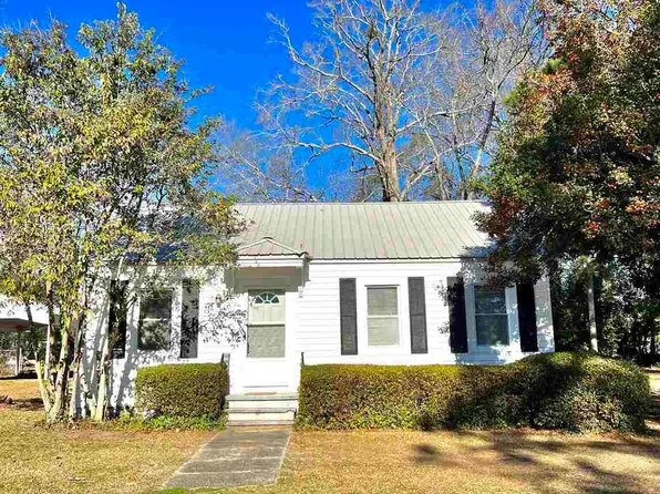 220 S Calhoun St, Bishopville, SC 29010