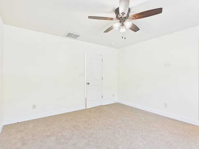 4901 Warwick Rd E — Photo 36