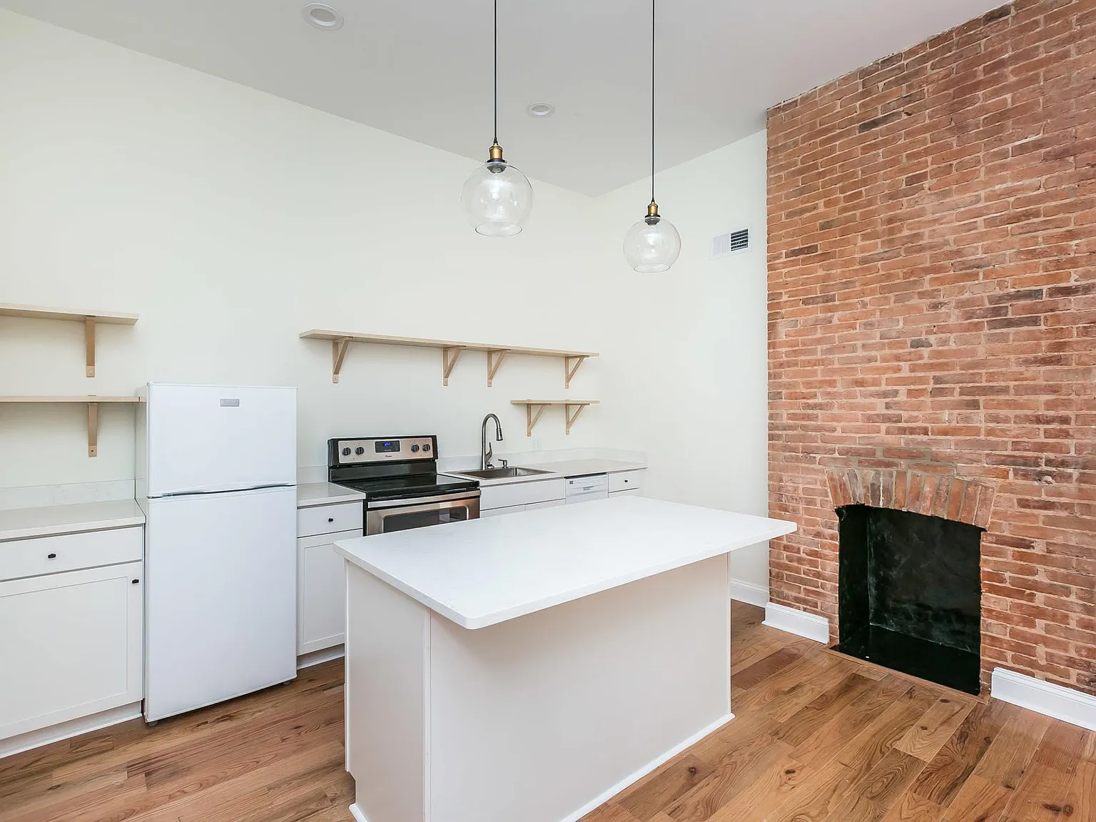 1 bed, 600 sqft, $1,200 — Photo 4