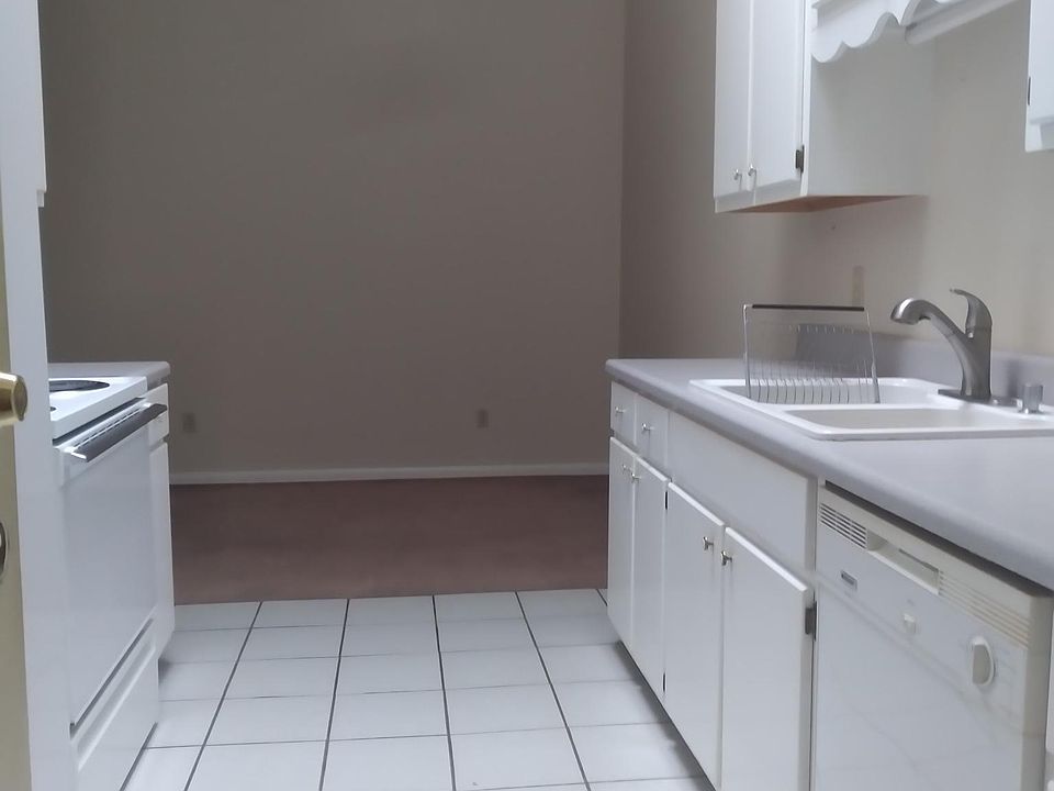 2nd image of 403 Rocky Knob Ln