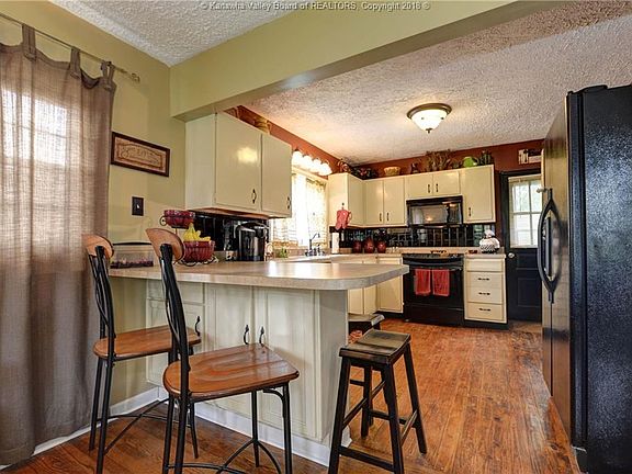 3rd image of 5109 Bluebell Dr
