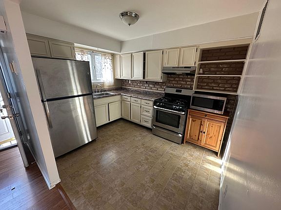 3rd image of 3 Sunfield Ave #1