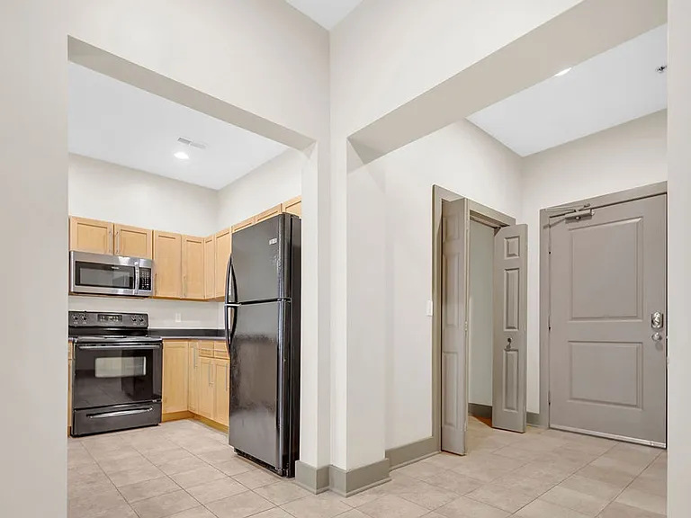 103 N College Ave — Photo 5