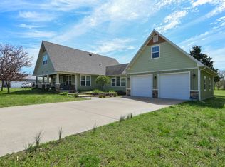 22419 Trout St, Golden, MO 65658