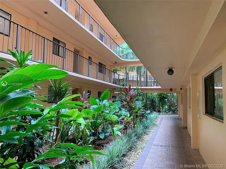 8700 SW 133rd Avenue Rd #120 — Photo 3