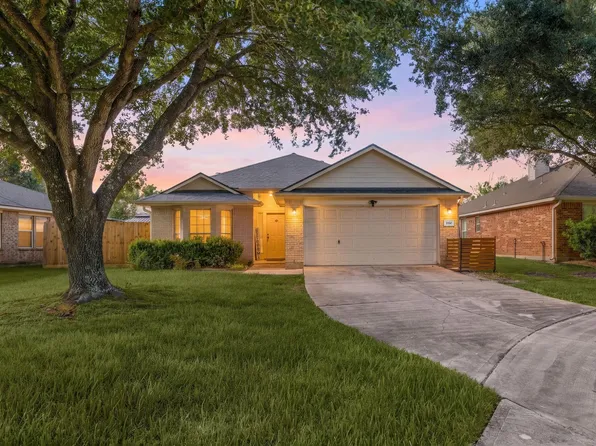 2810 Brookmist Ln, Dickinson, TX 77539