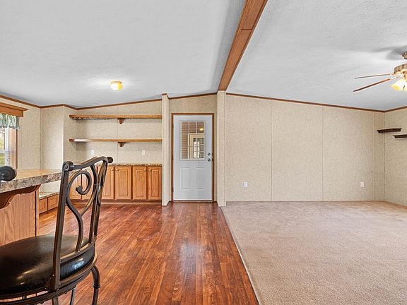 3rd image of 559 Buskirk Rd