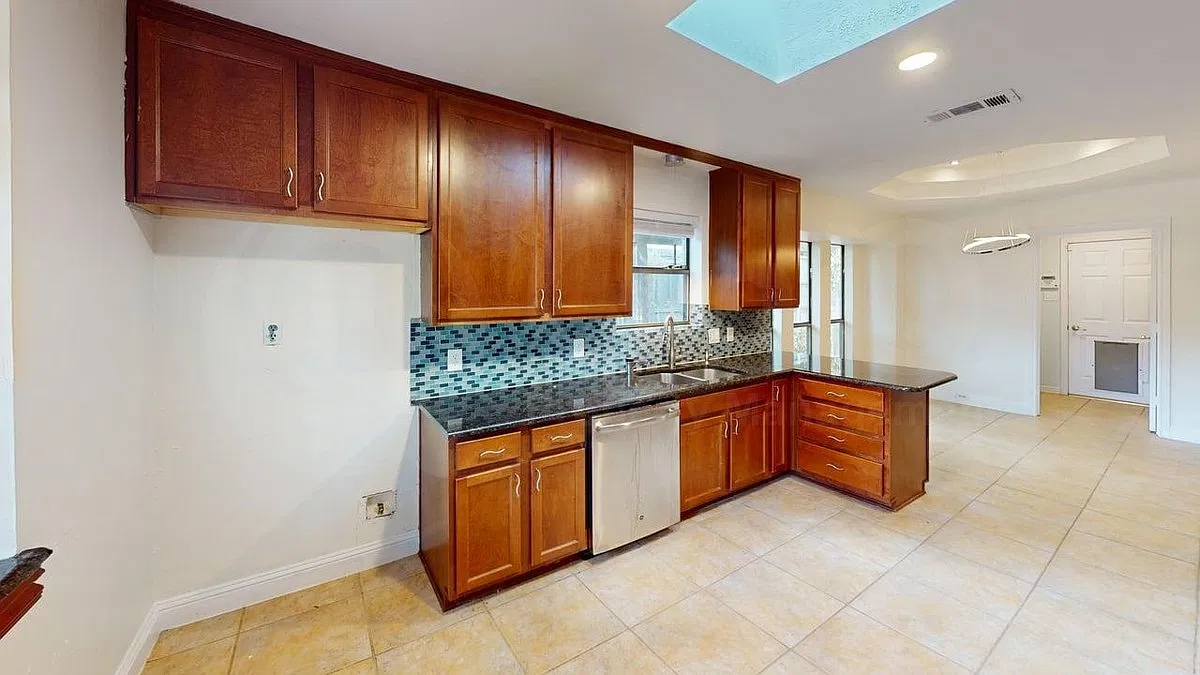 4 bed, 4.0 bath, 1781 sqft, $3,000 — Photo 4