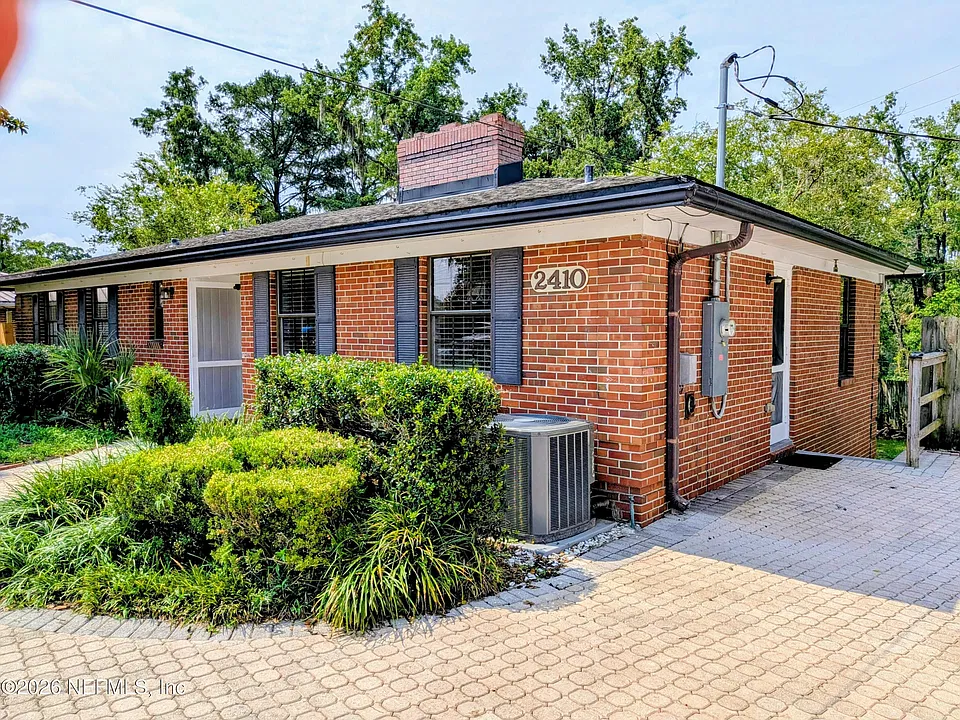 2410 Cedar Shores Cir